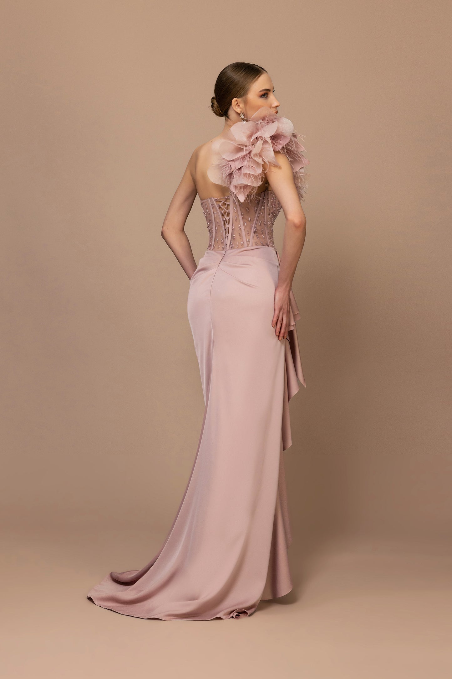 One-Schoulder-Kleid mit Details