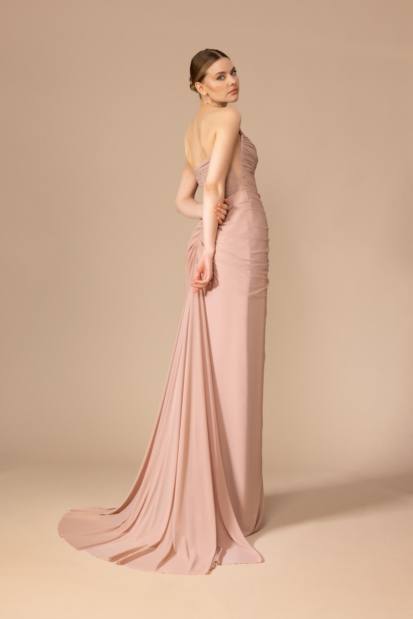 Schulterfreies Abendkleid, Ballkleid