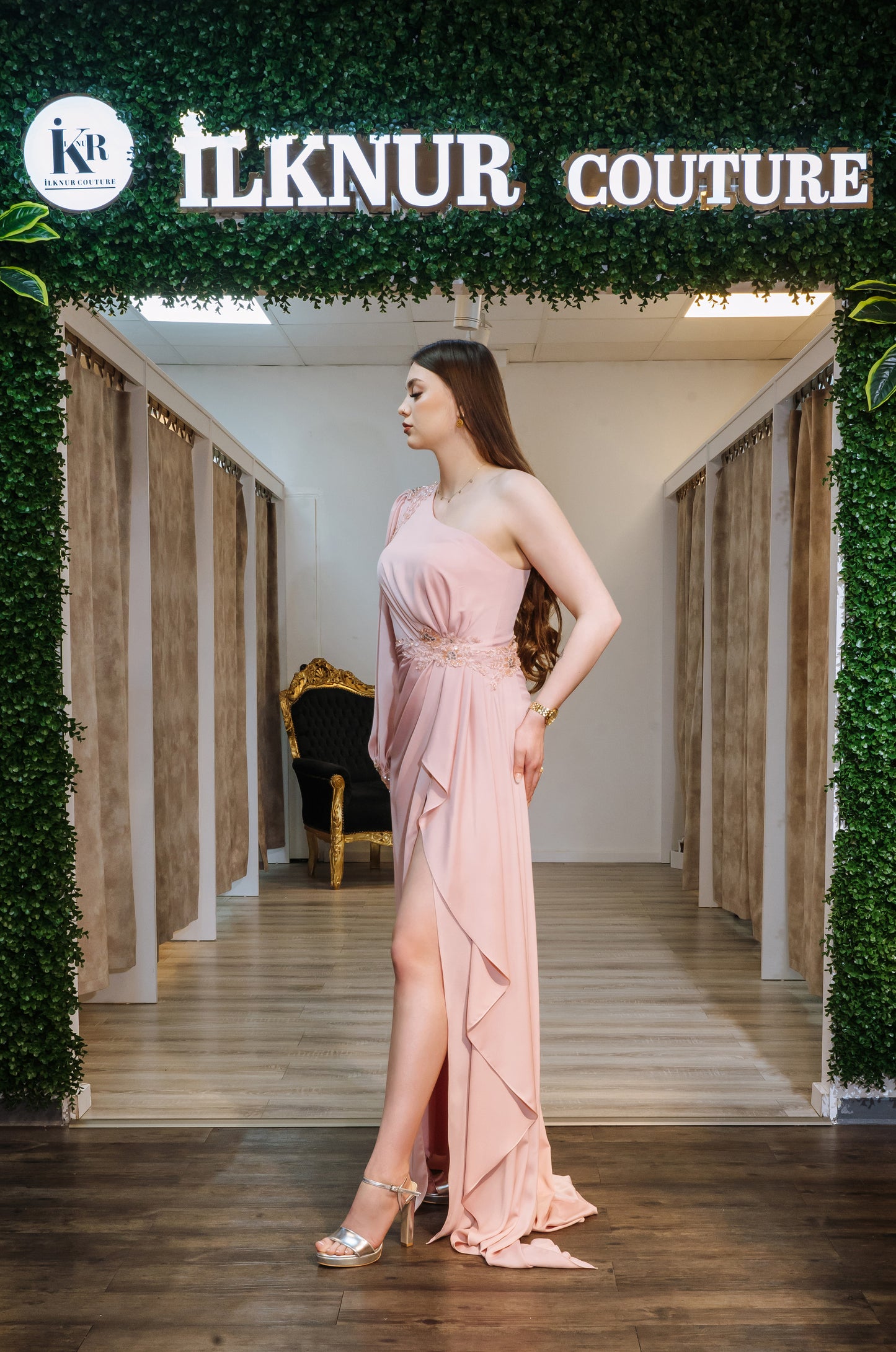 Abendkleid satin einärmlig