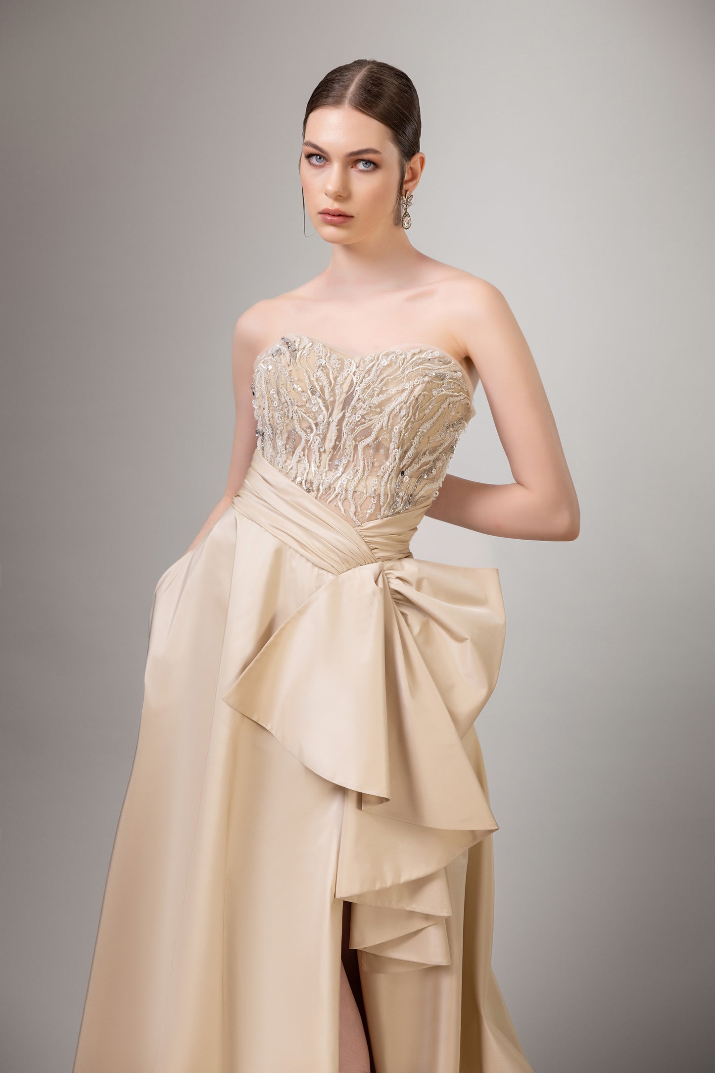 Abendkleid beige schleife