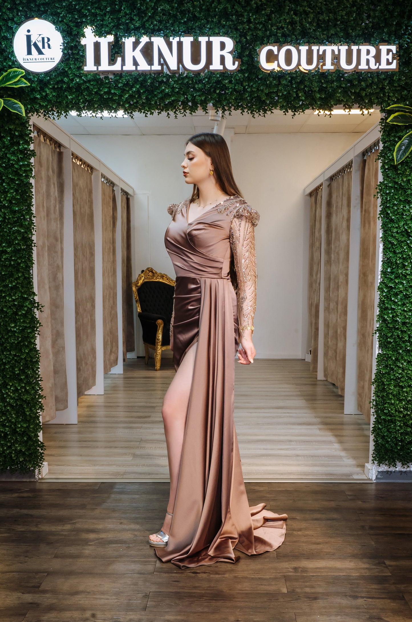 Abendkleid satin langärmlig