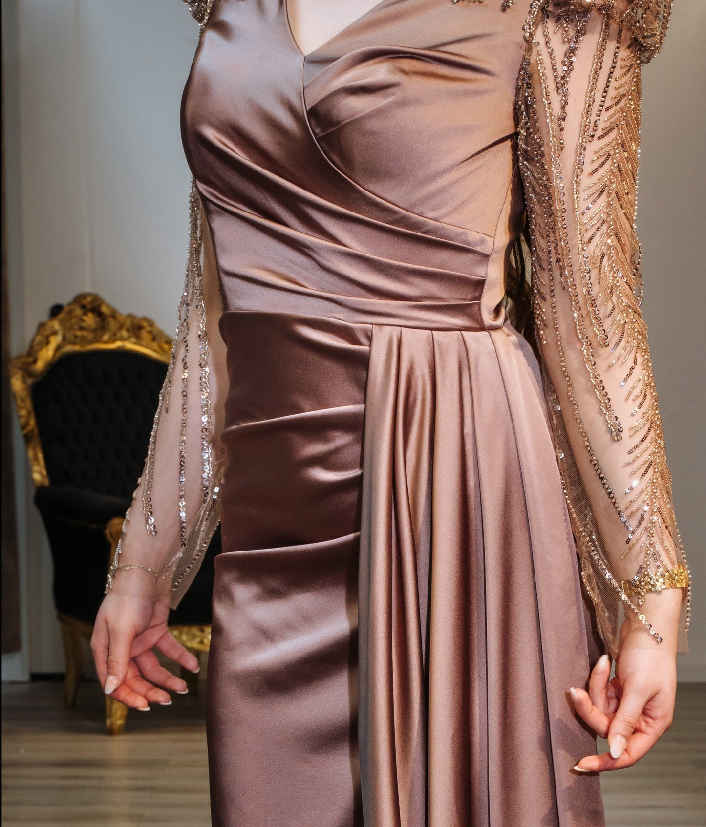 Abendkleid satin langärmlig