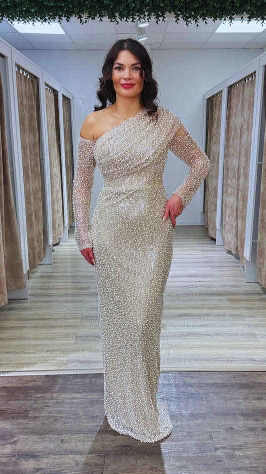 Langärmliges,figurbetontes Abendkleid mit Schleppe