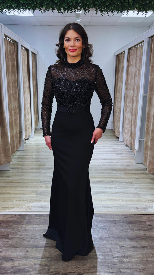 Langärmliges figurbetontes Abendkleid mit Perlen