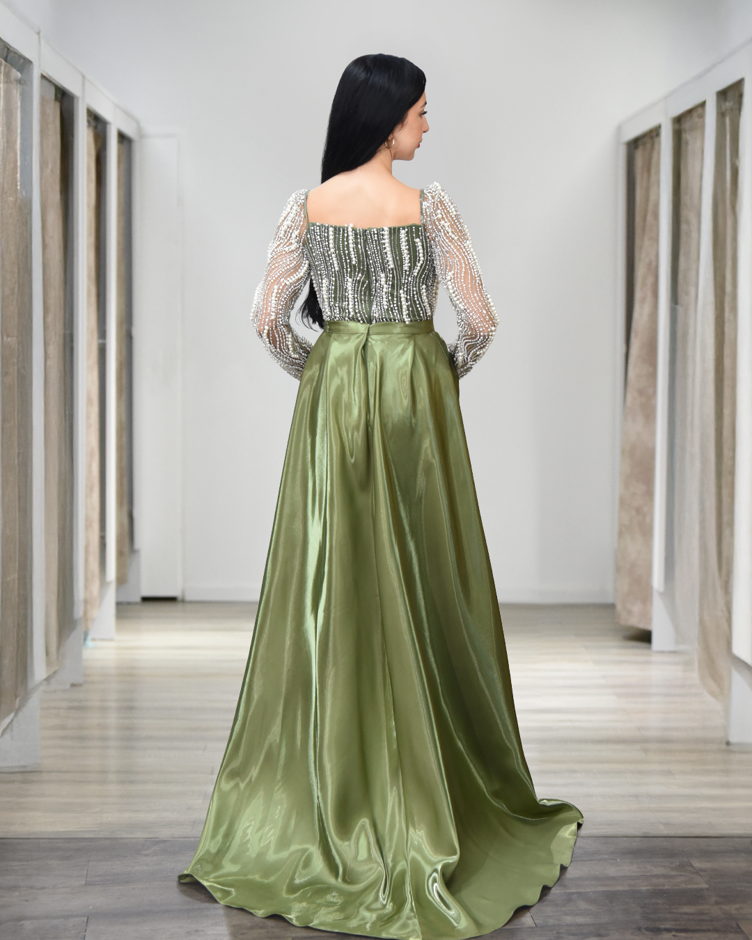 Abendkleid mit langen Ärmeln