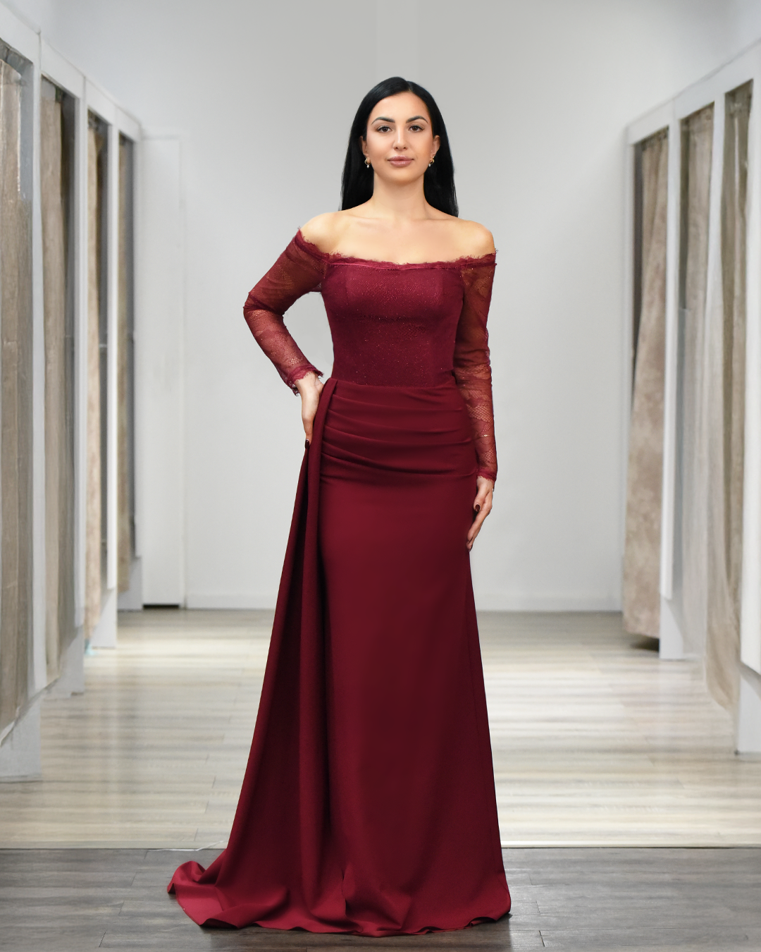 Langärmeliges Carmenausschnitt-Abendkleid