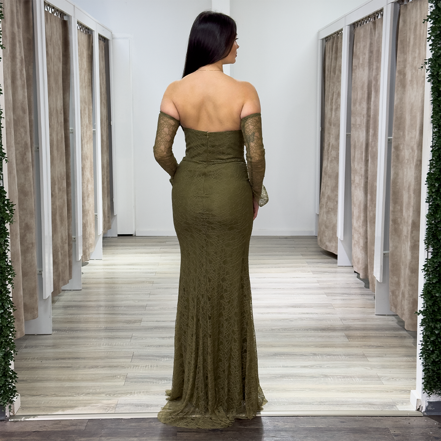 Spitzenkleid mit abnehmbare Handschuhe