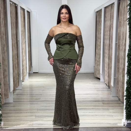 Figurbetontes Abendkleid mit abnehmbare Handschuhe